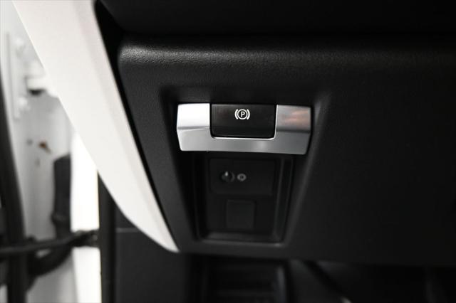 2025 Land Rover Defender 110 P300