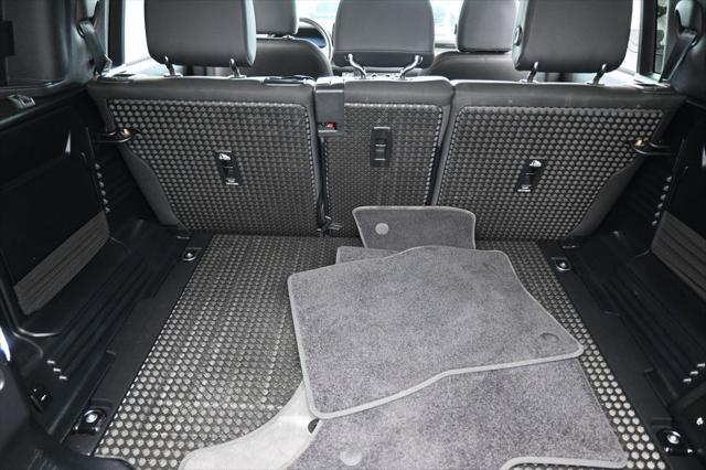 2025 Land Rover Defender 110 P300