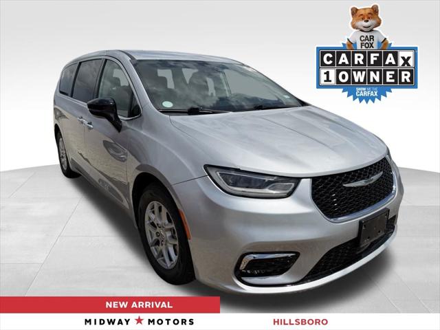 2024 Chrysler Pacifica Touring L for sale in Hillsboro, KS