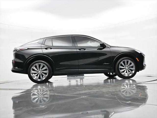 2025 Buick NV Avenir FWD