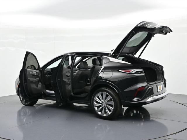 2025 Buick NV Avenir FWD
