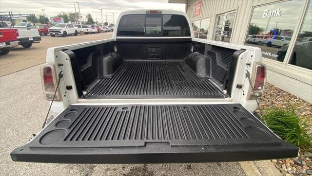 2006 Mitsubishi Raider Duro Cross V8