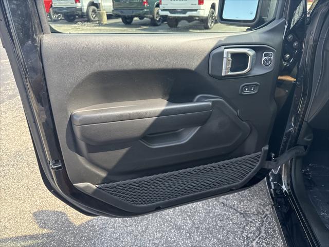 2022 Jeep Gladiator Sport