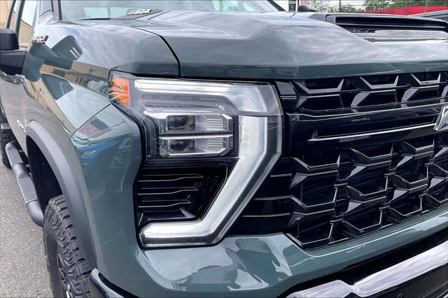 2026 Chevrolet Silverado 2500HD Crew Cab, Standard Bed, XR2, 4WD