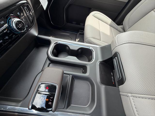 2026 GMC Sierra 1500 Crew Cab, Short Bed, SLT, 4WD