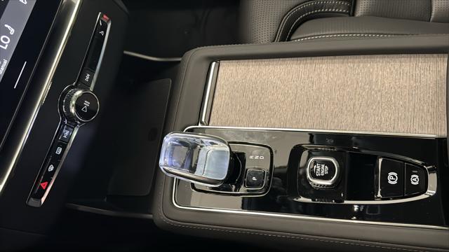 2026 Volvo XC90 Plug-In Hybrid Ultra, T8 AWD, Electric/Gasoline, Bright, 7 Seats