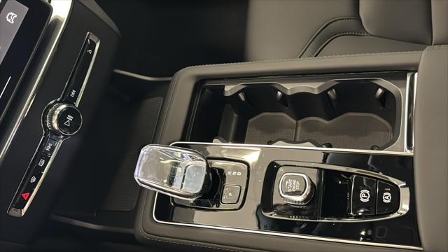 2026 Volvo XC90 Core, B5 AWD Gas (mild hybrid), Gasoline, Bright, 7 Seats
