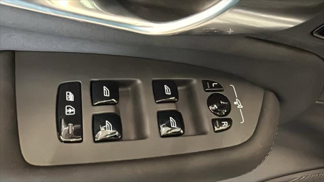 2026 Volvo XC90 Core, B5 AWD Gas (mild hybrid), Gasoline, Bright, 7 Seats