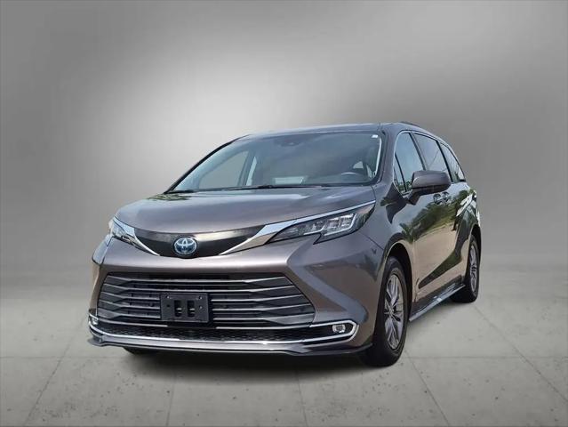 2021 Toyota Sienna XLE for sale in Farmington Hills, MI