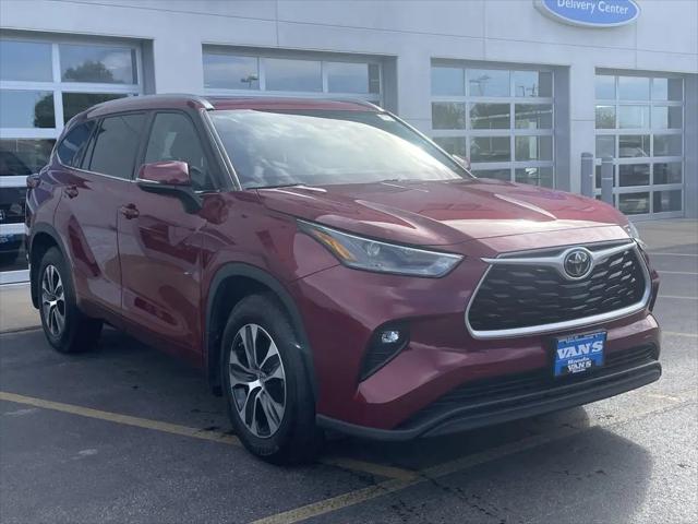 2021 Toyota Highlander XLE for sale in Green Bay, WI