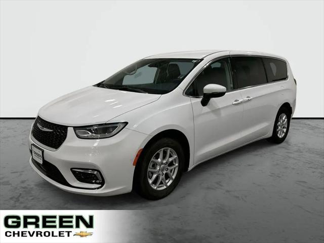 2023 Chrysler Pacifica Touring L for sale in East Moline, IL