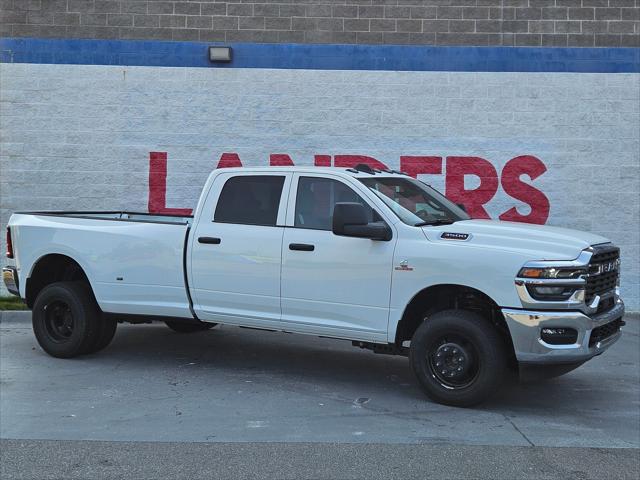 2026 RAM Ram 3500 RAM 3500 TRADESMAN CREW CAB 4X4 8 BOX