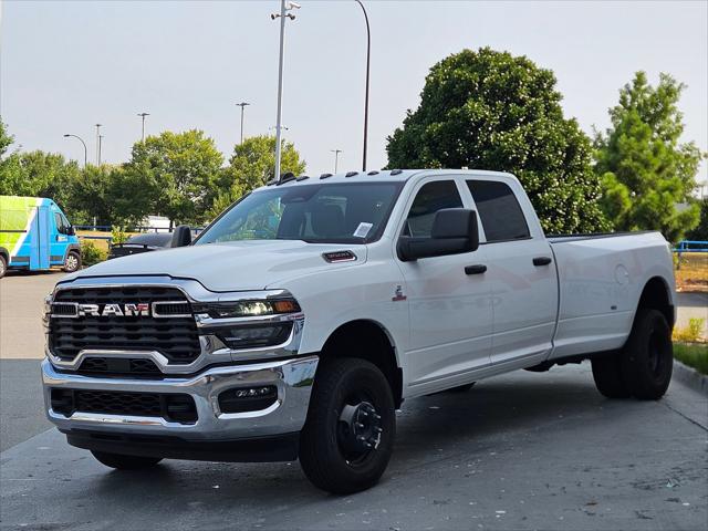 2026 RAM Ram 3500 RAM 3500 TRADESMAN CREW CAB 4X4 8 BOX