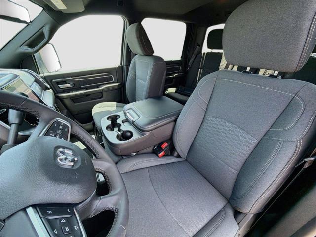 2026 RAM 3500 RAM 3500 BIG HORN CREW CAB 4X4 8 BOX