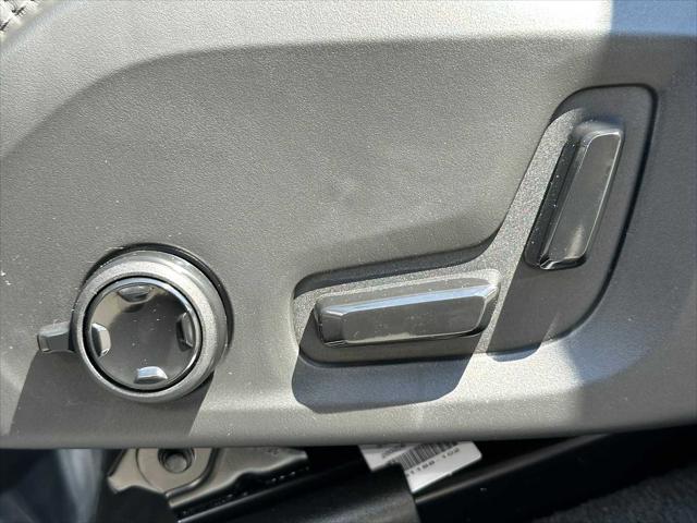2026 Volvo XC90 Plug-In Hybrid Ultra Dark Theme, T8 AWD, Electric/Gasoline, 6 Seats