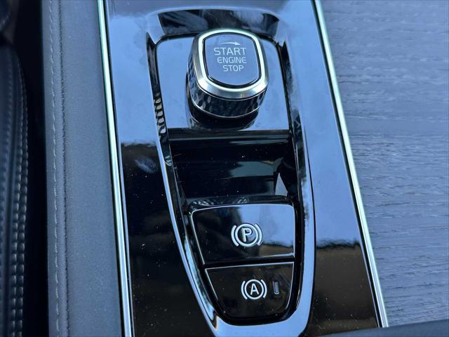 2026 Volvo XC90 Plug-In Hybrid Ultra Dark Theme, T8 AWD, Electric/Gasoline, 6 Seats