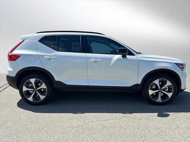 2026 Volvo XC40 Plus, B5 AWD Gas (mild hybrid), Dark