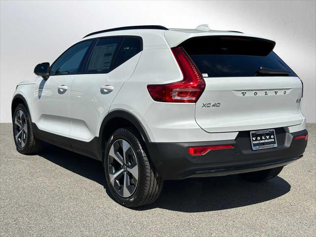 2026 Volvo XC40 Plus, B5 AWD Gas (mild hybrid), Dark