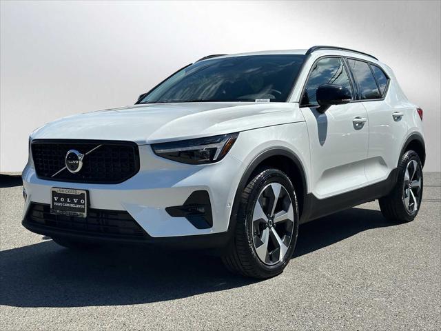 2026 Volvo XC40 Plus, B5 AWD Gas (mild hybrid), Dark