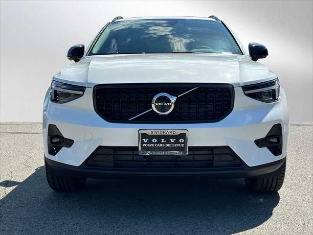 2026 Volvo XC40 Plus, B5 AWD Gas (mild hybrid), Dark