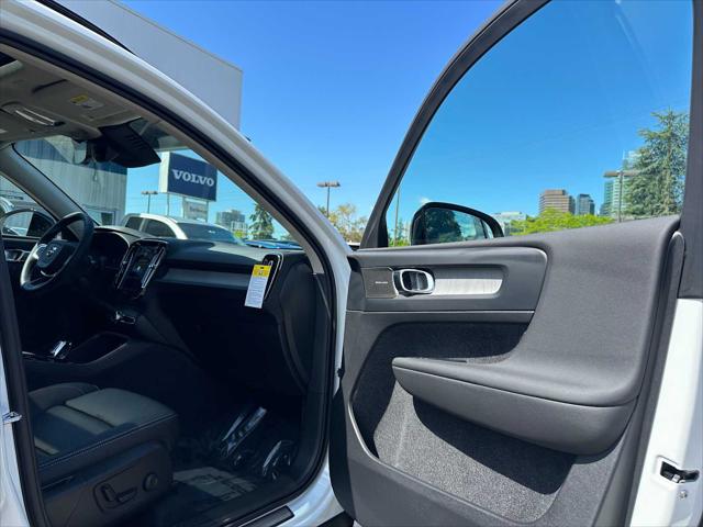 2026 Volvo XC40 Plus, B5 AWD Gas (mild hybrid), Dark