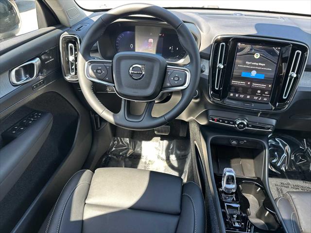 2026 Volvo XC40 Plus, B5 AWD Gas (mild hybrid), Dark