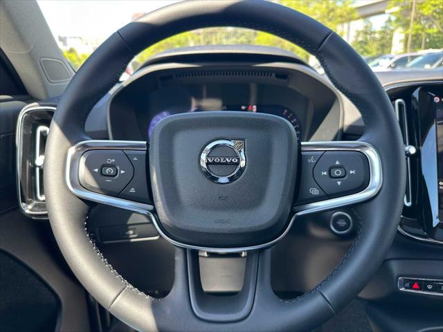 2026 Volvo XC40 Plus, B5 AWD Gas (mild hybrid), Dark