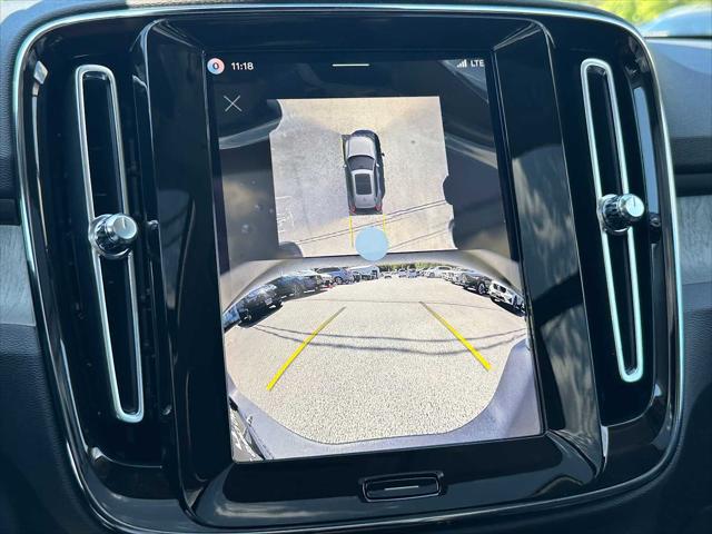 2026 Volvo XC40 Plus, B5 AWD Gas (mild hybrid), Dark