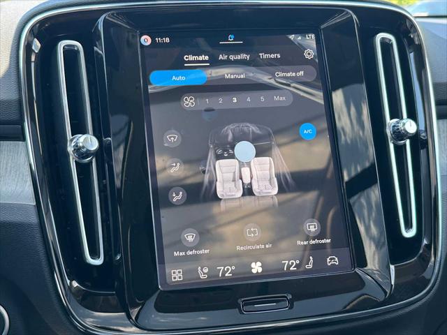 2026 Volvo XC40 Plus, B5 AWD Gas (mild hybrid), Dark
