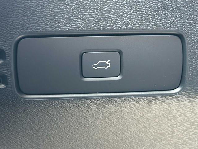 2026 Volvo XC40 Plus, B5 AWD Gas (mild hybrid), Dark