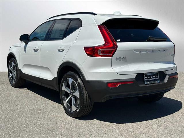 2026 Volvo XC40 Plus, B5 AWD Gas (mild hybrid), Dark