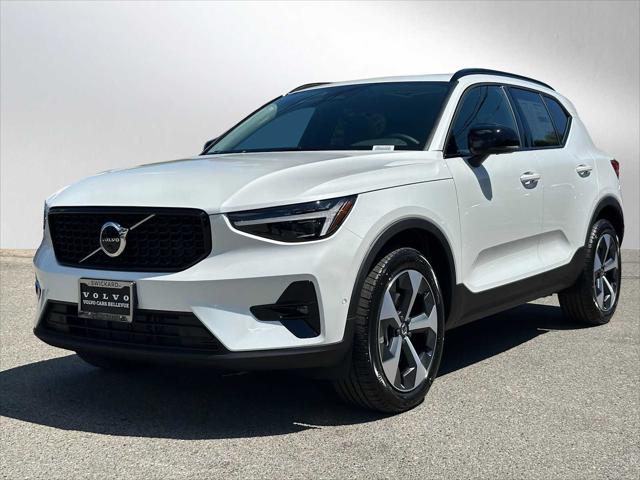 2026 Volvo XC40 Plus, B5 AWD Gas (mild hybrid), Dark