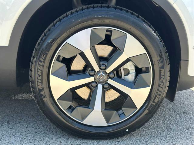 2026 Volvo XC40 Plus, B5 AWD Gas (mild hybrid), Dark