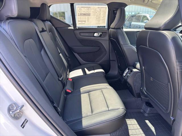 2026 Volvo XC40 Plus, B5 AWD Gas (mild hybrid), Dark