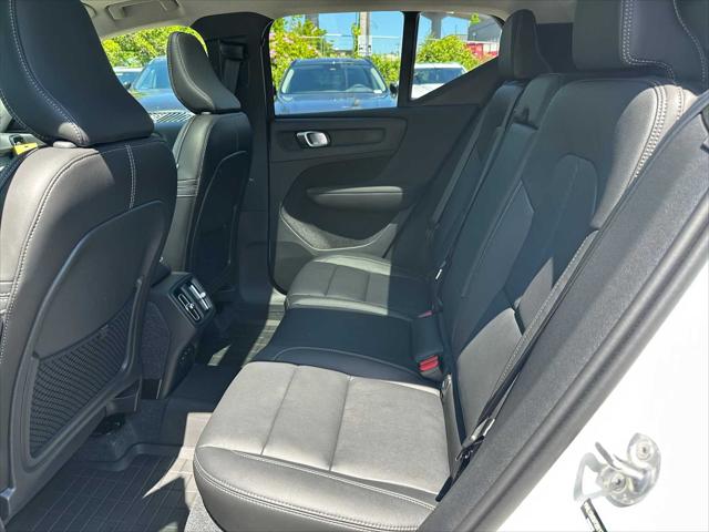 2026 Volvo XC40 Plus, B5 AWD Gas (mild hybrid), Dark