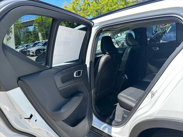 2026 Volvo XC40 Plus, B5 AWD Gas (mild hybrid), Dark