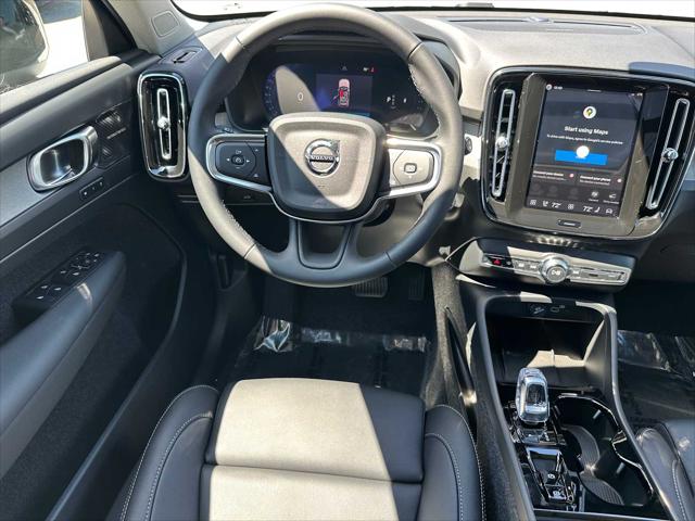 2026 Volvo XC40 Plus, B5 AWD Gas (mild hybrid), Dark