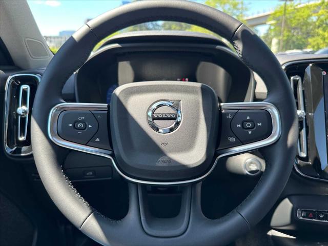 2026 Volvo XC40 Plus, B5 AWD Gas (mild hybrid), Dark