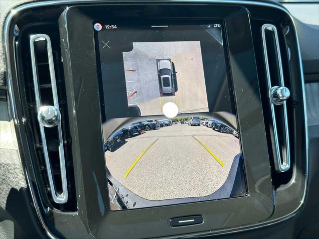2026 Volvo XC40 Plus, B5 AWD Gas (mild hybrid), Dark