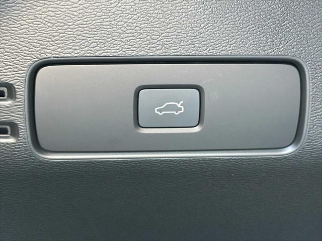 2026 Volvo XC40 Plus, B5 AWD Gas (mild hybrid), Dark