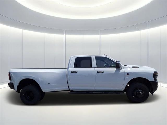 2026 RAM Ram 3500 RAM 3500 TRADESMAN CREW CAB 4X4 8 BOX