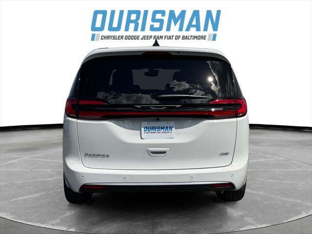 2027 Chrysler Pacifica Select