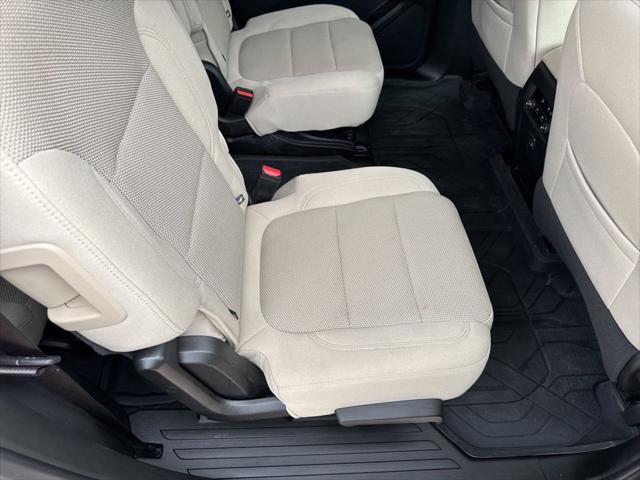 2023 Chevrolet Traverse FWD LT Cloth