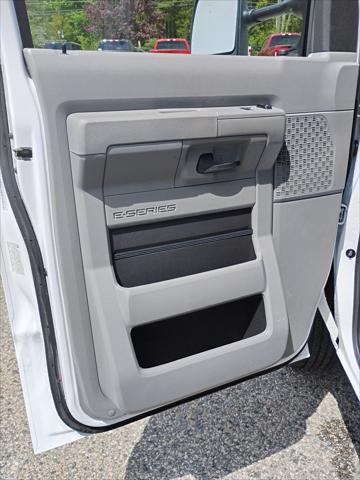 2025 Ford E-350 Cutaway Base