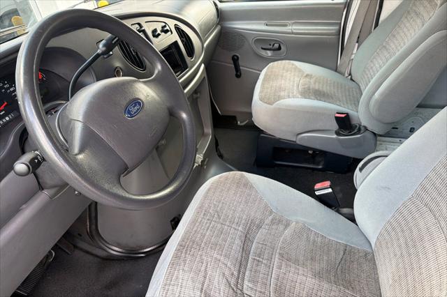 2004 Ford E-150 Commercial