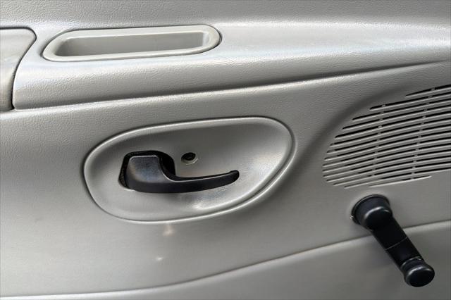 2004 Ford E-150 Commercial