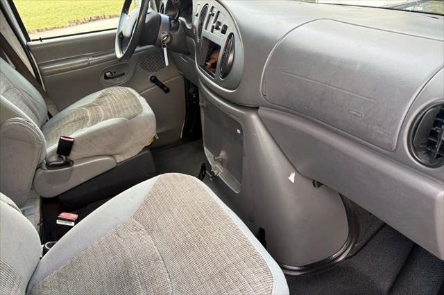 2004 Ford E-150 Commercial