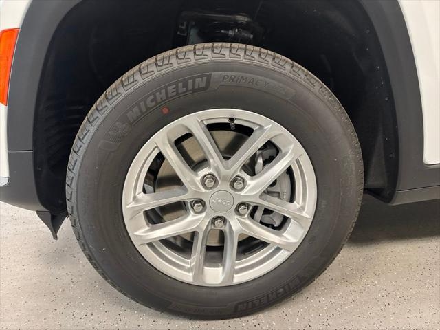 2026 Jeep Grand Cherokee L GRAND CHEROKEE L LAREDO X 4X4