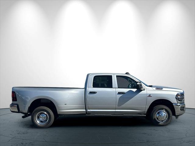 2026 RAM Ram 3500 RAM 3500 TRADESMAN CREW CAB 4X4 8 BOX