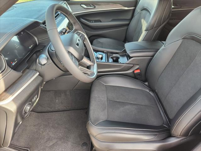 2026 Jeep Grand Cherokee L Altitude 4x2